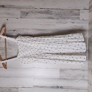 Hollister cream blue floral smocked tiered sundress dress lined Size Medium